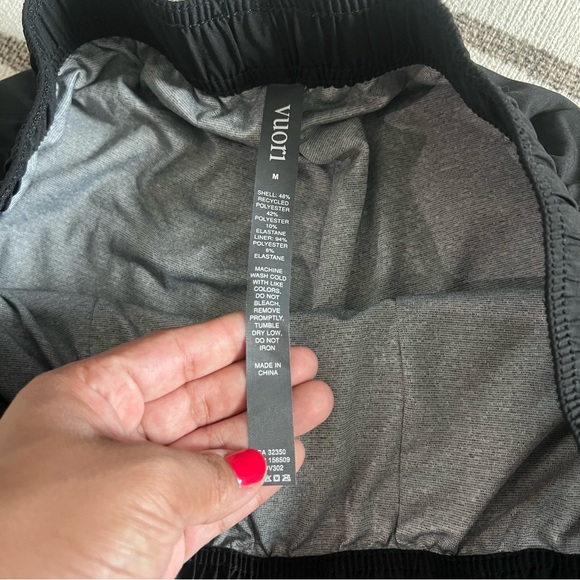 Vuori Men's Kore Shorts in Medium - Picture 6 of 6